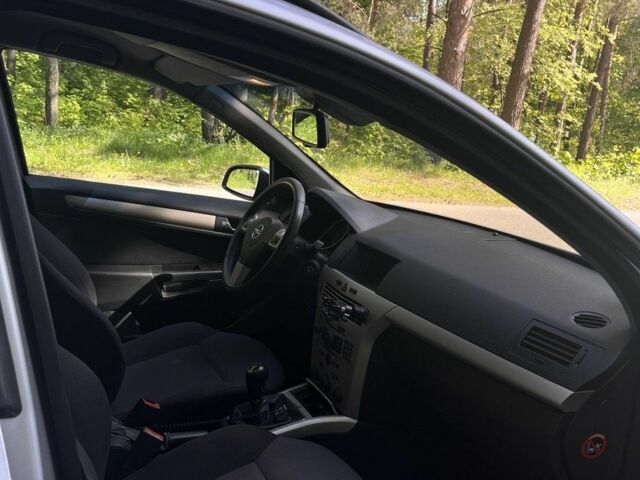 Серый Опель Астра, объемом двигателя 1.2 л и пробегом 215 тыс. км за 4700 $, фото 1 на Automoto.ua