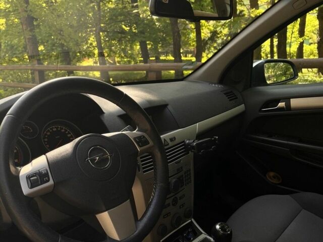 Серый Опель Астра, объемом двигателя 1.2 л и пробегом 215 тыс. км за 4700 $, фото 6 на Automoto.ua