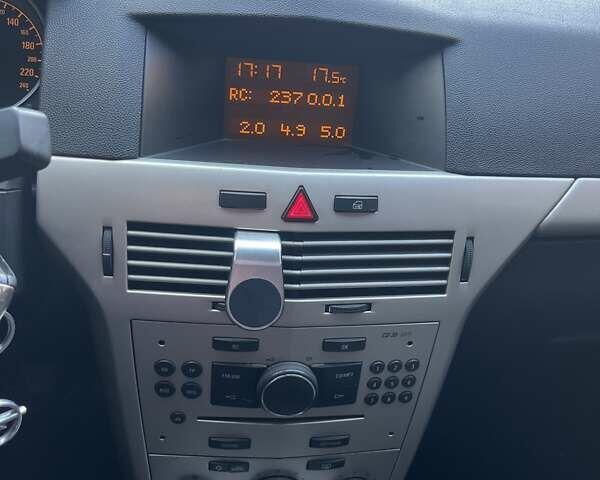 Сірий Опель Астра, об'ємом двигуна 1.69 л та пробігом 360 тис. км за 4375 $, фото 3 на Automoto.ua