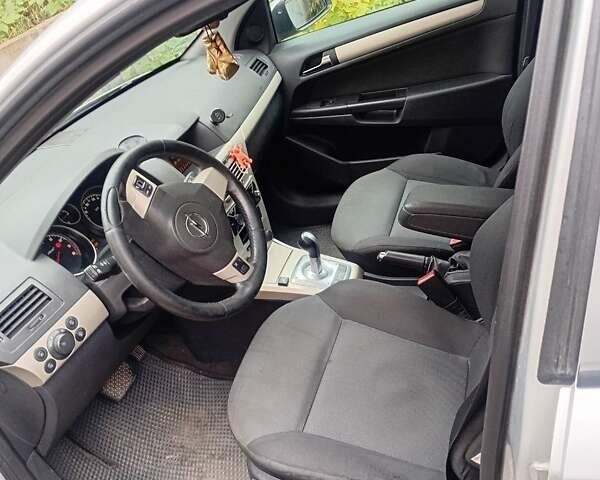 Серый Опель Астра, объемом двигателя 1.6 л и пробегом 385 тыс. км за 4300 $, фото 1 на Automoto.ua