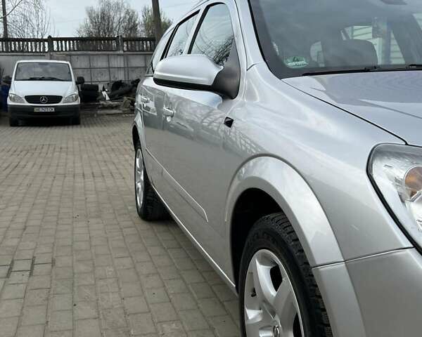 Серый Опель Астра, объемом двигателя 1.6 л и пробегом 233 тыс. км за 6000 $, фото 3 на Automoto.ua