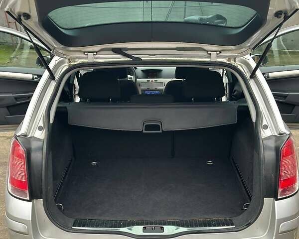 Серый Опель Астра, объемом двигателя 1.6 л и пробегом 160 тыс. км за 5400 $, фото 57 на Automoto.ua