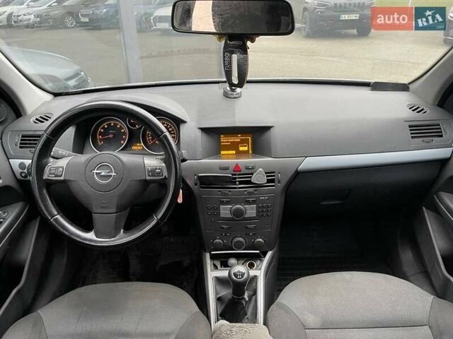Серый Опель Астра, объемом двигателя 1.6 л и пробегом 298 тыс. км за 4790 $, фото 12 на Automoto.ua