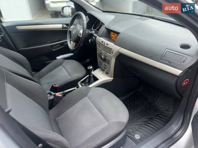 Серый Опель Астра, объемом двигателя 1.36 л и пробегом 270 тыс. км за 3900 $, фото 34 на Automoto.ua