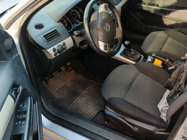 Серый Опель Астра, объемом двигателя 1.2 л и пробегом 300 тыс. км за 4500 $, фото 7 на Automoto.ua