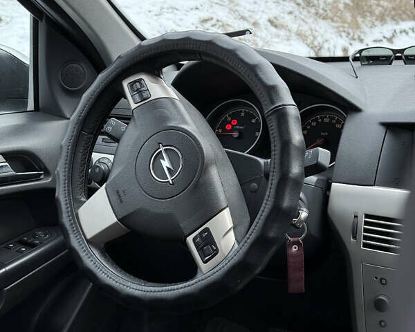 Серый Опель Астра, объемом двигателя 1.9 л и пробегом 428 тыс. км за 5800 $, фото 14 на Automoto.ua