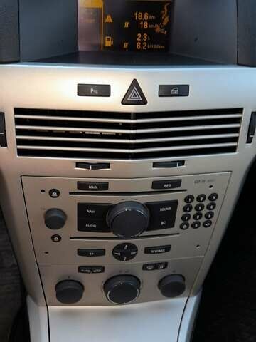 Серый Опель Астра, объемом двигателя 1.6 л и пробегом 186 тыс. км за 6000 $, фото 8 на Automoto.ua