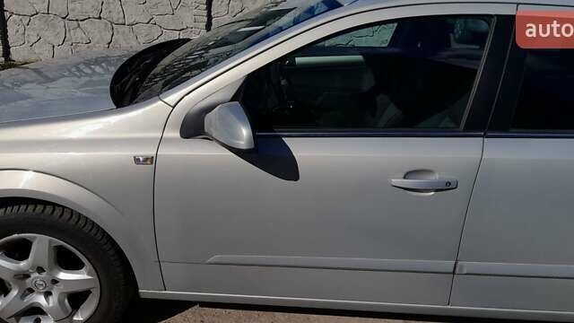 Серый Опель Астра, объемом двигателя 1.6 л и пробегом 186 тыс. км за 6000 $, фото 5 на Automoto.ua