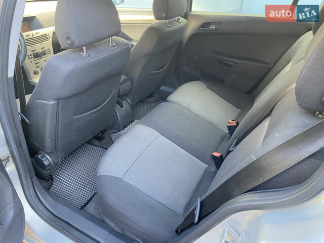 Серый Опель Астра, объемом двигателя 1.6 л и пробегом 210 тыс. км за 4699 $, фото 15 на Automoto.ua