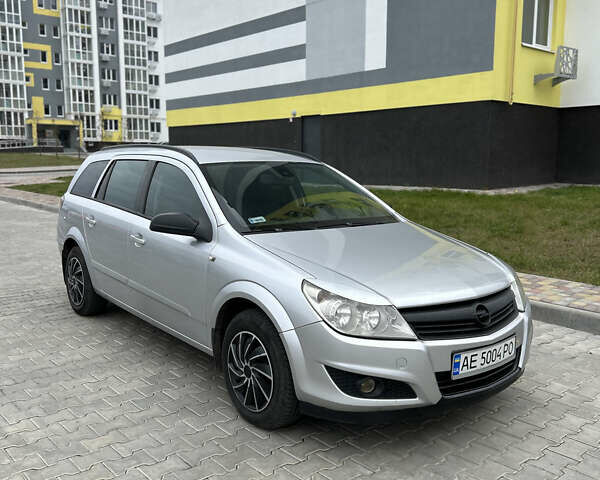 Серый Опель Астра, объемом двигателя 1.6 л и пробегом 250 тыс. км за 5350 $, фото 1 на Automoto.ua