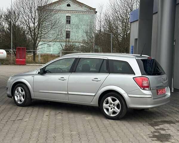 Серый Опель Астра, объемом двигателя 1.6 л и пробегом 160 тыс. км за 5400 $, фото 31 на Automoto.ua