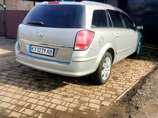 Серый Опель Астра, объемом двигателя 1.6 л и пробегом 250 тыс. км за 5500 $, фото 1 на Automoto.ua