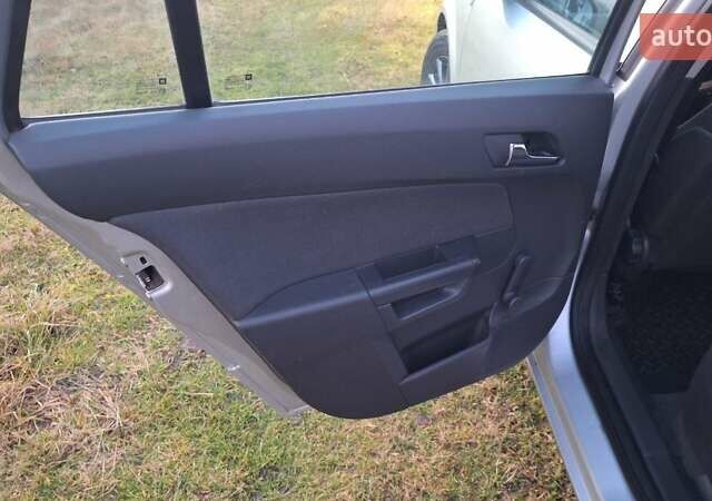 Серый Опель Астра, объемом двигателя 1.6 л и пробегом 239 тыс. км за 5200 $, фото 13 на Automoto.ua