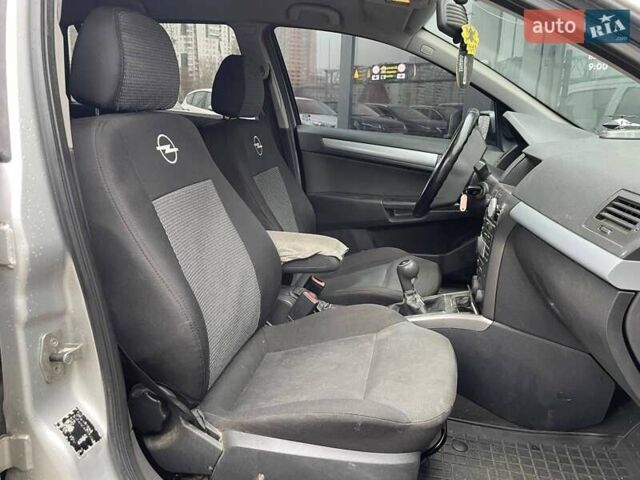 Серый Опель Астра, объемом двигателя 1.6 л и пробегом 298 тыс. км за 4790 $, фото 11 на Automoto.ua