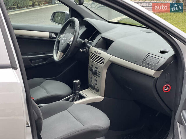 Серый Опель Астра, объемом двигателя 1.36 л и пробегом 270 тыс. км за 3900 $, фото 92 на Automoto.ua