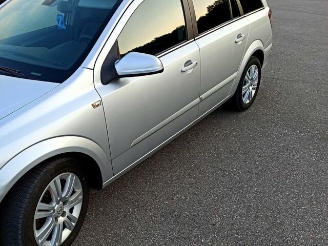 Серый Опель Астра, объемом двигателя 1.6 л и пробегом 180 тыс. км за 5300 $, фото 1 на Automoto.ua