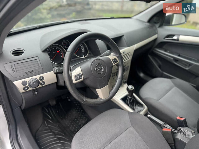 Серый Опель Астра, объемом двигателя 1.36 л и пробегом 270 тыс. км за 3900 $, фото 95 на Automoto.ua