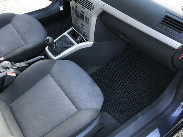 Серый Опель Астра, объемом двигателя 1.7 л и пробегом 256 тыс. км за 5000 $, фото 7 на Automoto.ua