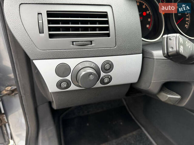 Серый Опель Астра, объемом двигателя 1.6 л и пробегом 190 тыс. км за 5900 $, фото 7 на Automoto.ua