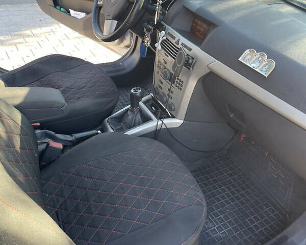 Серый Опель Астра, объемом двигателя 1.6 л и пробегом 209 тыс. км за 4800 $, фото 10 на Automoto.ua