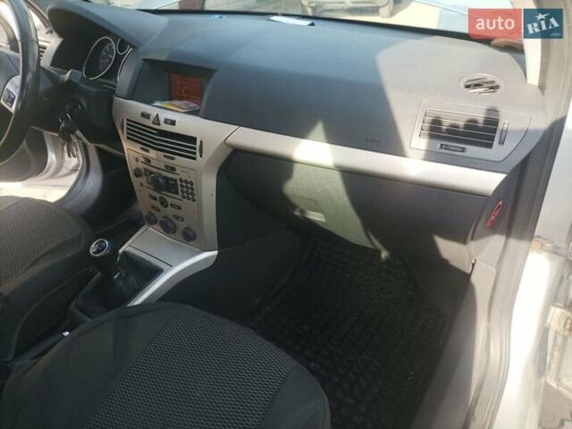 Сірий Опель Астра, об'ємом двигуна 1.6 л та пробігом 300 тис. км за 4500 $, фото 7 на Automoto.ua