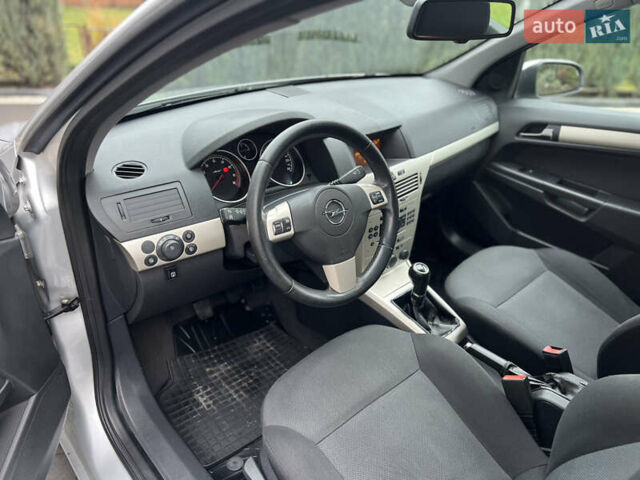 Серый Опель Астра, объемом двигателя 1.36 л и пробегом 270 тыс. км за 3900 $, фото 131 на Automoto.ua