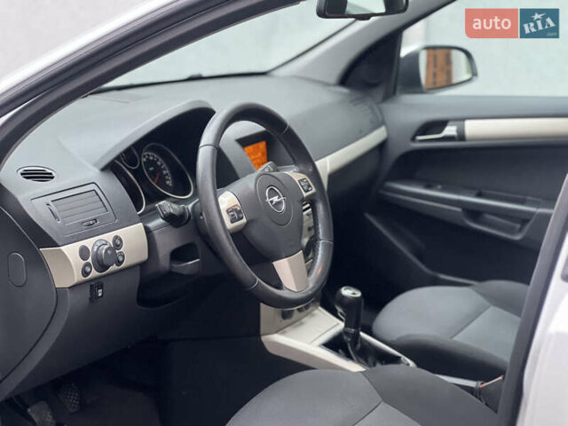 Серый Опель Астра, объемом двигателя 1.36 л и пробегом 270 тыс. км за 3900 $, фото 50 на Automoto.ua