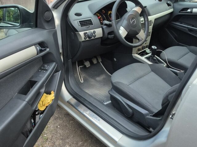 Серый Опель Астра, объемом двигателя 1.6 л и пробегом 280 тыс. км за 5350 $, фото 7 на Automoto.ua