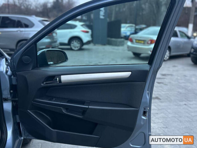 Серый Опель Астра, объемом двигателя 1.7 л и пробегом 321 тыс. км за 6000 $, фото 18 на Automoto.ua