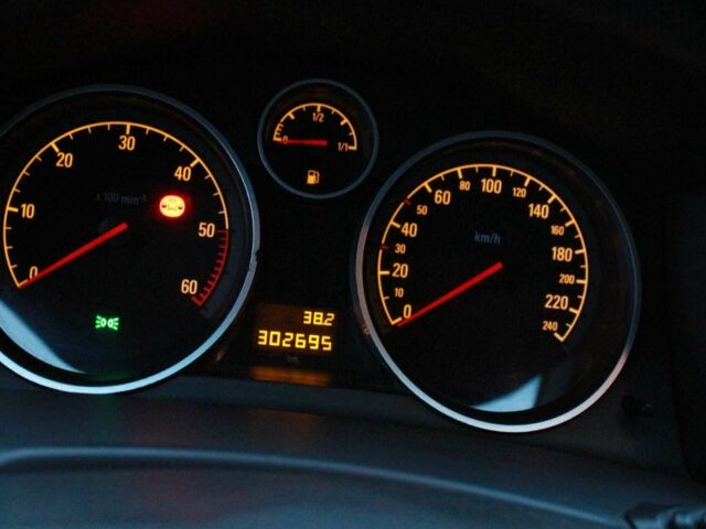 Сірий Опель Астра, об'ємом двигуна 1.7 л та пробігом 303 тис. км за 5199 $, фото 11 на Automoto.ua