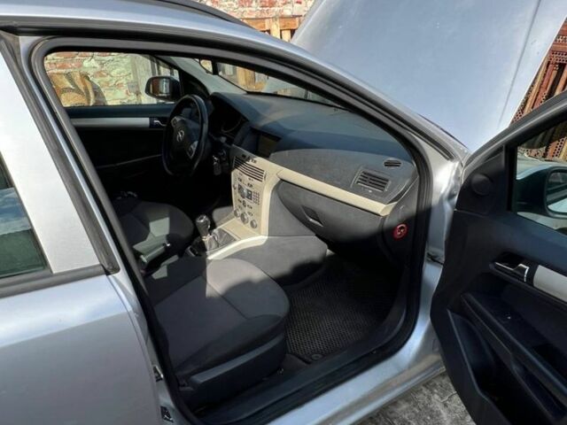 Сірий Опель Астра, об'ємом двигуна 1.9 л та пробігом 253 тис. км за 4400 $, фото 4 на Automoto.ua