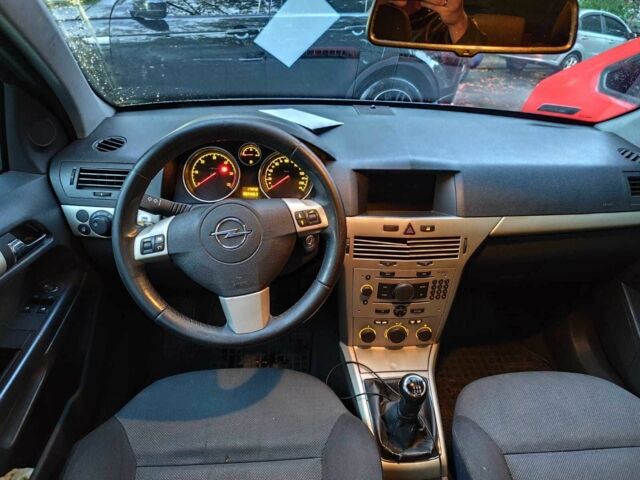 Серый Опель Астра, объемом двигателя 1.9 л и пробегом 365 тыс. км за 2499 $, фото 10 на Automoto.ua