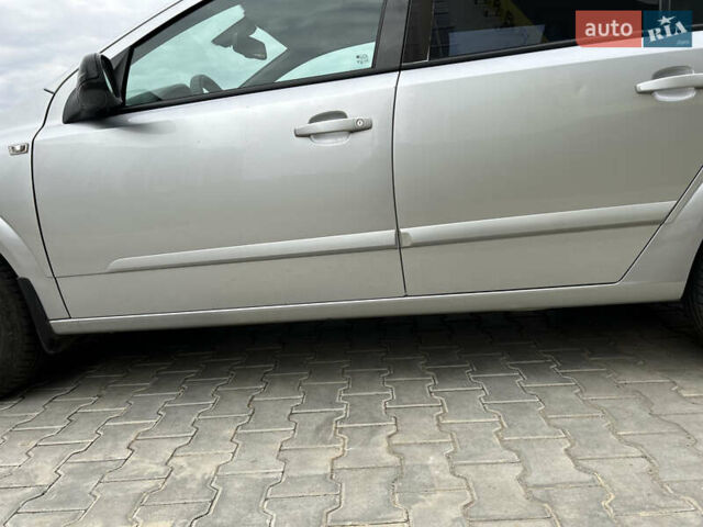 Серый Опель Астра, объемом двигателя 1.6 л и пробегом 250 тыс. км за 5350 $, фото 25 на Automoto.ua