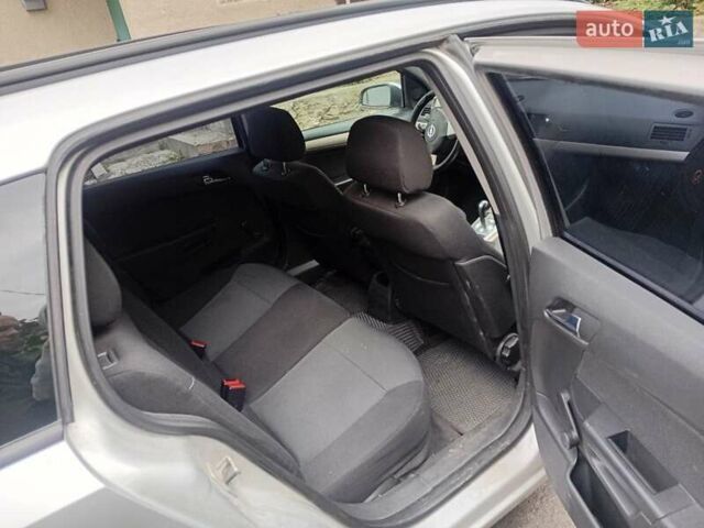 Серый Опель Астра, объемом двигателя 1.6 л и пробегом 385 тыс. км за 4300 $, фото 12 на Automoto.ua