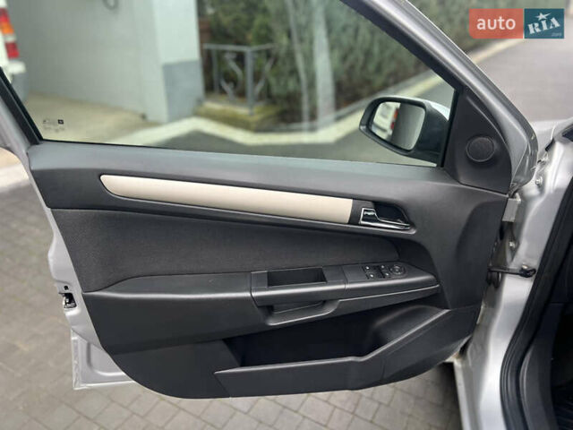 Серый Опель Астра, объемом двигателя 1.36 л и пробегом 270 тыс. км за 3900 $, фото 48 на Automoto.ua