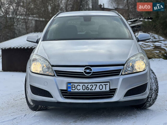 Серый Опель Астра, объемом двигателя 1.9 л и пробегом 263 тыс. км за 4250 $, фото 3 на Automoto.ua