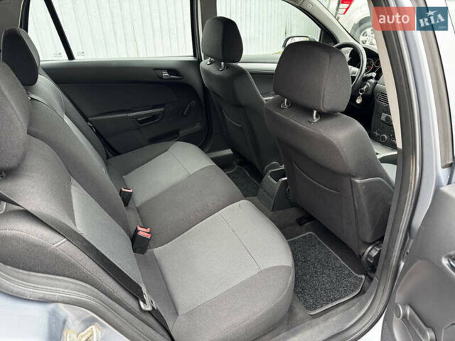 Серый Опель Астра, объемом двигателя 1.6 л и пробегом 190 тыс. км за 5900 $, фото 13 на Automoto.ua