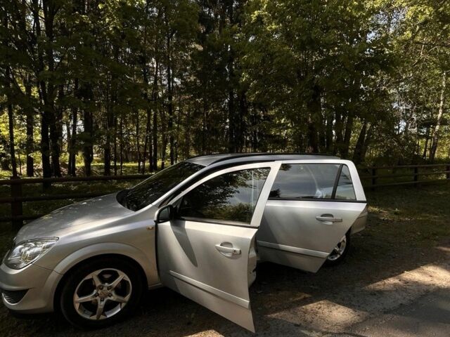 Серый Опель Астра, объемом двигателя 1.2 л и пробегом 215 тыс. км за 4700 $, фото 4 на Automoto.ua