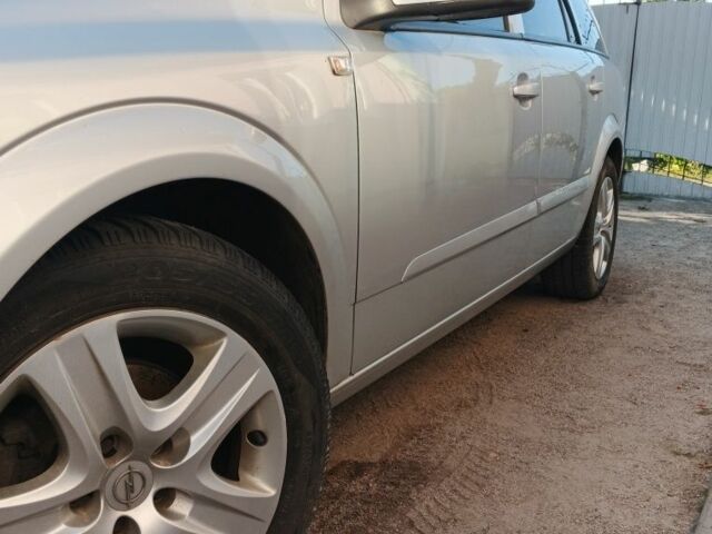 Серый Опель Астра, объемом двигателя 1.2 л и пробегом 300 тыс. км за 4500 $, фото 1 на Automoto.ua