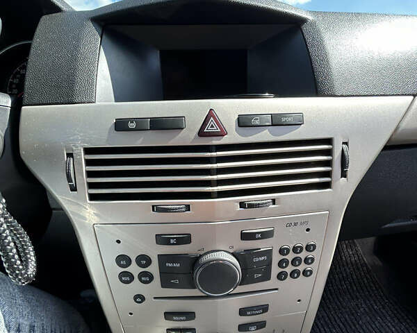 Серый Опель Астра, объемом двигателя 1.6 л и пробегом 194 тыс. км за 5500 $, фото 8 на Automoto.ua