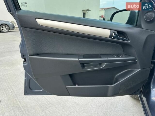 Серый Опель Астра, объемом двигателя 1.6 л и пробегом 231 тыс. км за 5700 $, фото 44 на Automoto.ua