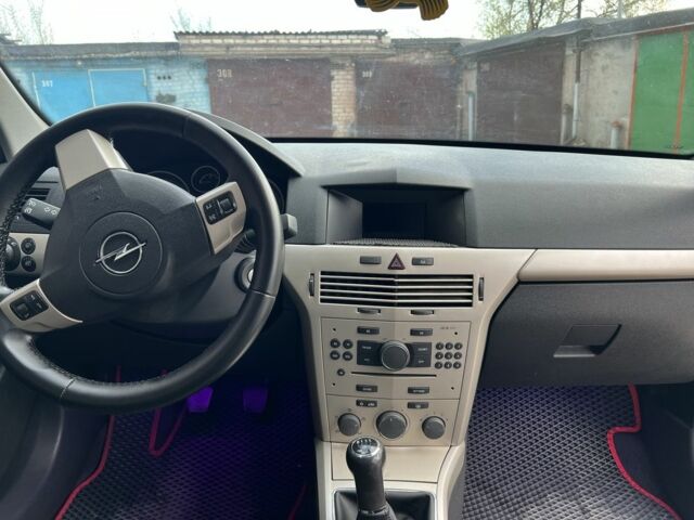 Серый Опель Астра, объемом двигателя 1.9 л и пробегом 204 тыс. км за 5900 $, фото 4 на Automoto.ua