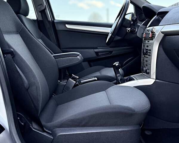 Серый Опель Астра, объемом двигателя 1.6 л и пробегом 218 тыс. км за 5250 $, фото 37 на Automoto.ua