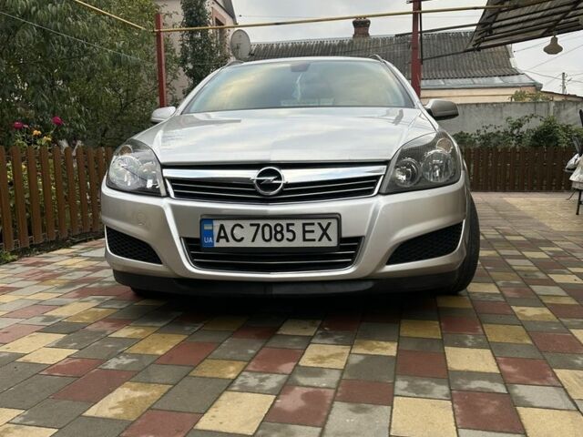 Серый Опель Астра, объемом двигателя 1.7 л и пробегом 285 тыс. км за 4200 $, фото 2 на Automoto.ua