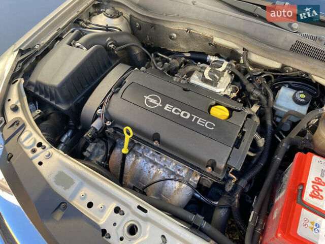 Серый Опель Астра, объемом двигателя 1.6 л и пробегом 210 тыс. км за 4699 $, фото 18 на Automoto.ua