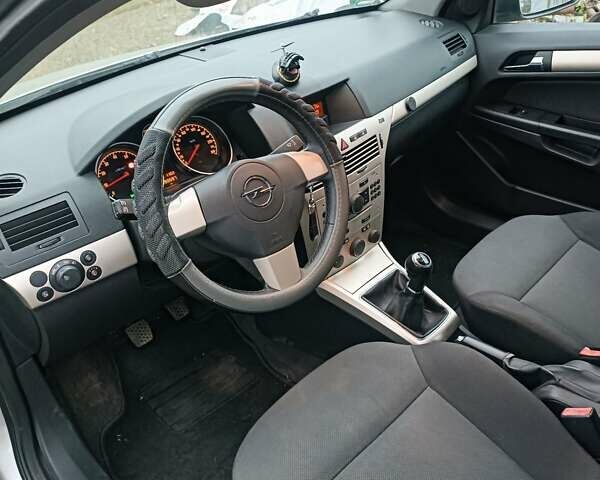 Сірий Опель Астра, об'ємом двигуна 1.8 л та пробігом 190 тис. км за 5300 $, фото 19 на Automoto.ua