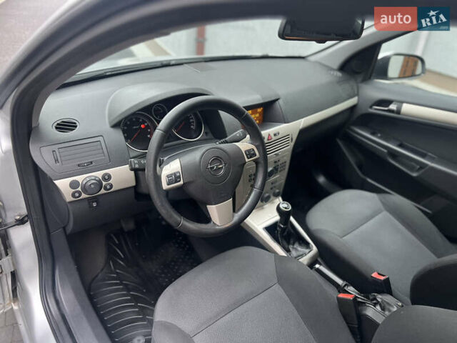 Серый Опель Астра, объемом двигателя 1.36 л и пробегом 270 тыс. км за 3900 $, фото 49 на Automoto.ua