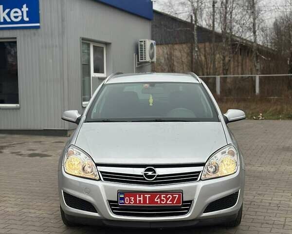 Серый Опель Астра, объемом двигателя 1.6 л и пробегом 160 тыс. км за 5400 $, фото 9 на Automoto.ua