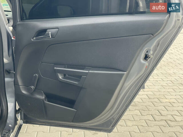 Серый Опель Астра, объемом двигателя 1.9 л и пробегом 203 тыс. км за 5800 $, фото 26 на Automoto.ua