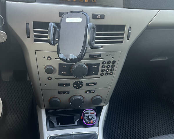 Серый Опель Астра, объемом двигателя 1.3 л и пробегом 432 тыс. км за 4000 $, фото 12 на Automoto.ua